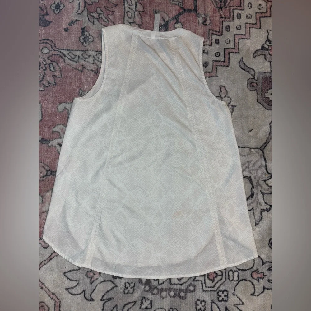 Athleta Women’s Sleeveless White Tank Top, white/light gray snakeskin print, XXS - Picture 2 of 5
